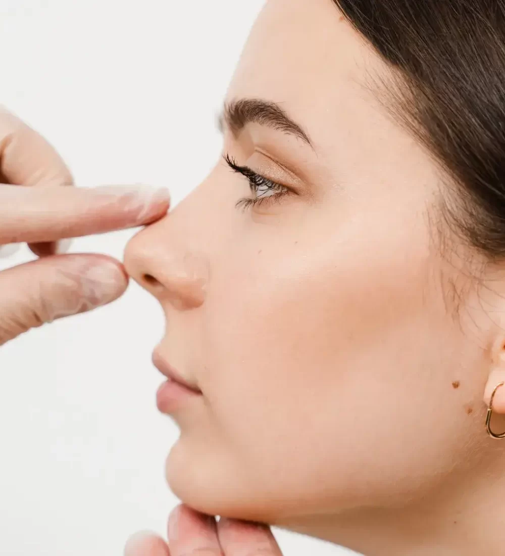 Reducción de ojeras y revitalización facial con ácido hialurónico